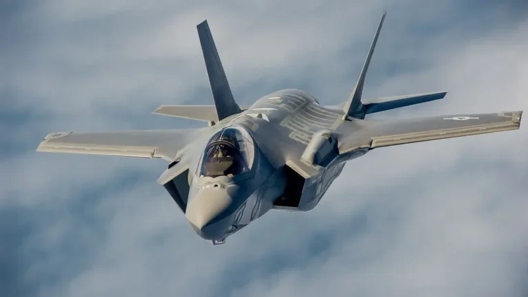 Lockheed flight-tests F-35 fighter with AI to help pilots identify threats faster