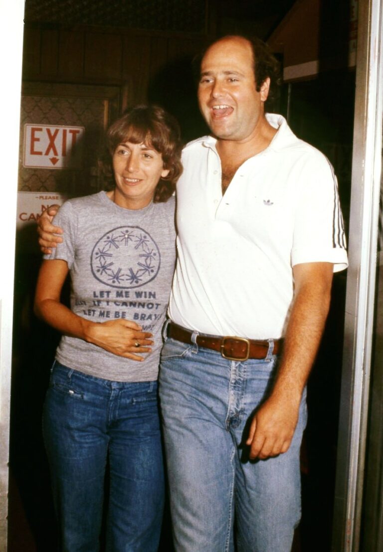 Spot the Legends: Iconic Stars Shine at the 1972 Emmy Awards