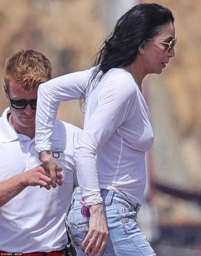 „Cher’s Yacht Appearance“: Diverse Responses to Her Natural Look